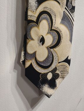 Vintage Pat Argenti 100% Silk Paisley Tie in Black & Cream